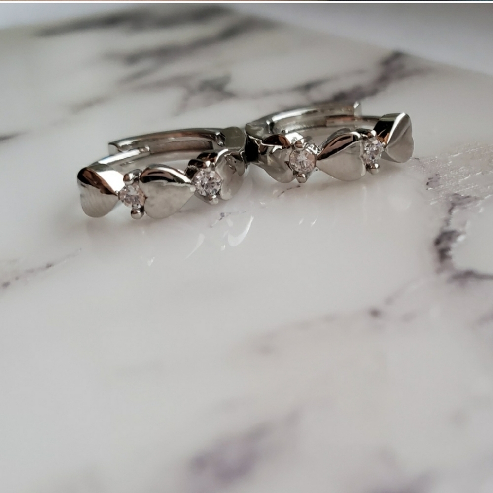 New Fashion Heart Huggie Hoop Earrings Studs - Picture 9 of 10